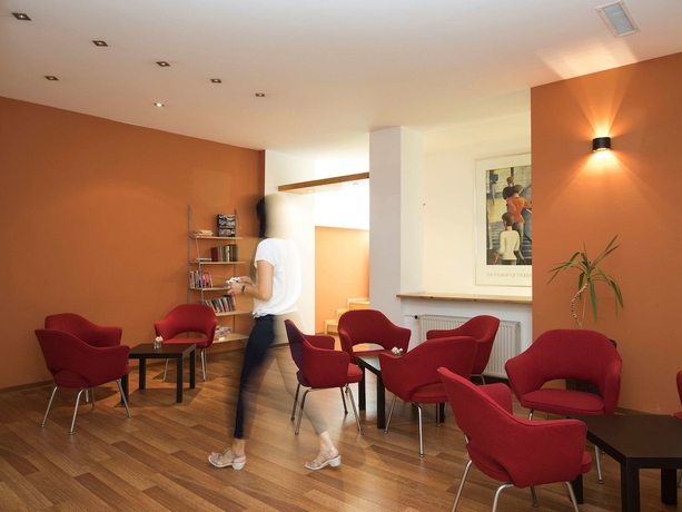 Imagen del bar/restaurante del Hotel ibis Berlin City Süd. Foto 2