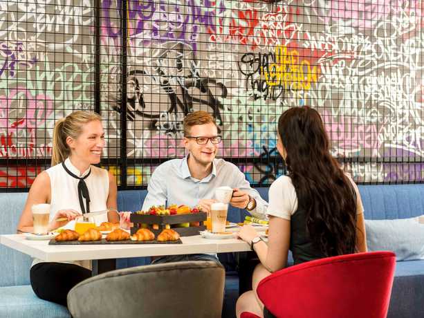 Imagen del bar/restaurante del Hotel ibis Budapest Castle Hill. Foto 7