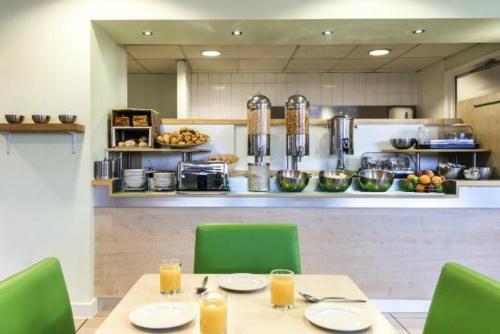 Imagen del bar/restaurante del Hotel ibis Budget Sheffield Centre St Marys Gate. Foto 4