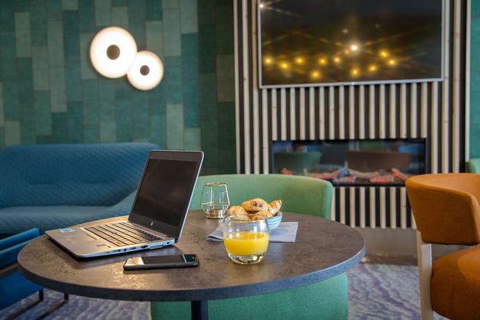 Imagen del bar/restaurante del Hotel ibis Cavaillon Luberon. Foto 4