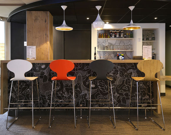 Imagen del bar/restaurante del Hotel ibis Ch&acirc;teau de Fontainebleau. Foto 4