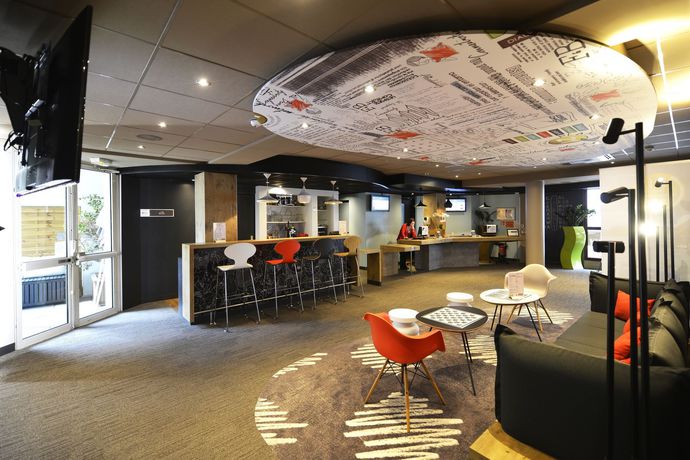 Imagen de los interiores del Hotel ibis Ch&acirc;teau de Fontainebleau. Foto 9