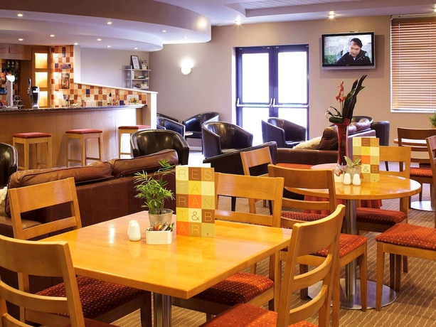Imagen del bar/restaurante del Hotel ibis Chesterfield Centre - Market Town. Foto 6