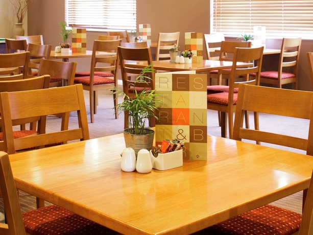 Imagen del bar/restaurante del Hotel ibis Chesterfield Centre - Market Town. Foto 10