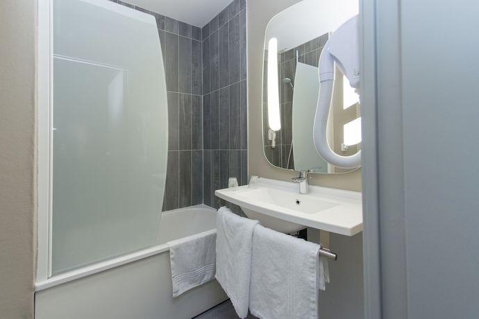 Imagen de la habitación del Hotel ibis Falaise Coeur de Normandie. Foto 15