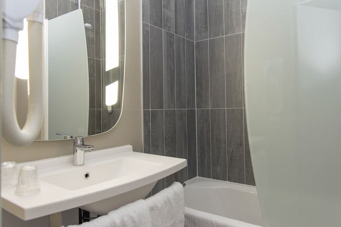 Imagen de la habitación del Hotel ibis Falaise Coeur de Normandie. Foto 16