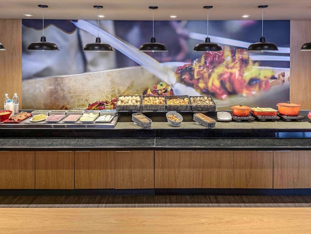 Imagen del bar/restaurante del Hotel ibis Guarulhos Aeroporto. Foto 2