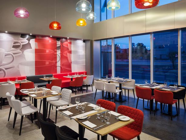 Imagen del bar/restaurante del Hotel ibis Jeddah Malik Road. Foto 4