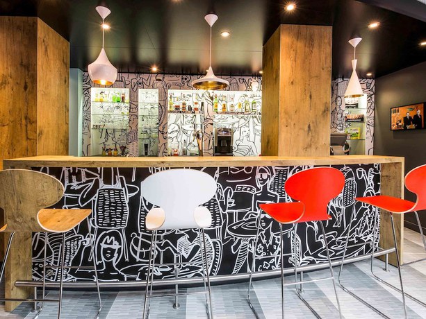 Imagen del bar/restaurante del Hotel ibis La Rochelle Vieux-Port. Foto 5