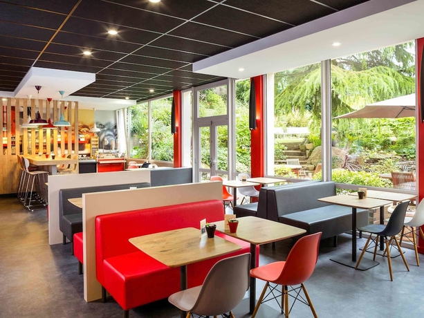 Imagen del bar/restaurante del Hotel ibis Lannion Cote de Granit Rose. Foto 4