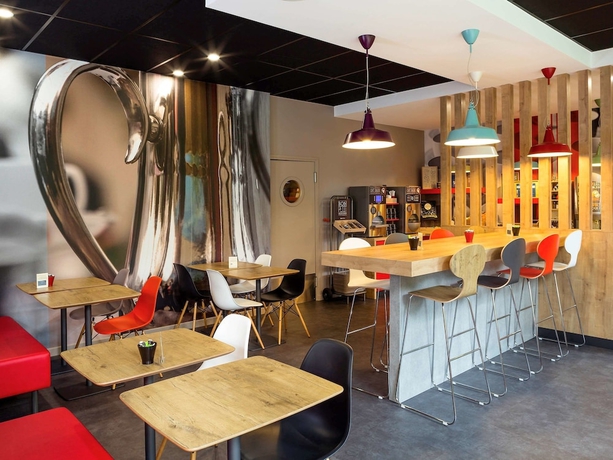 Imagen del bar/restaurante del Hotel ibis Lannion Cote de Granit Rose. Foto 5