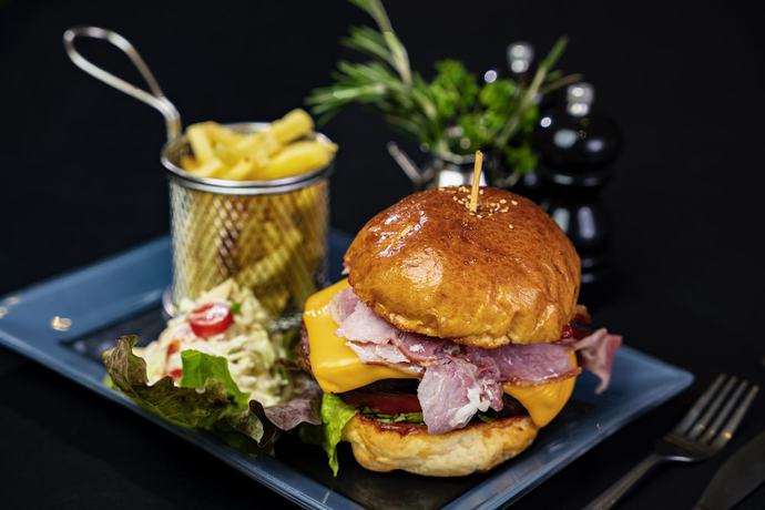 Imagen del bar/restaurante del Hotel ibis London Sutton Point. Foto 9