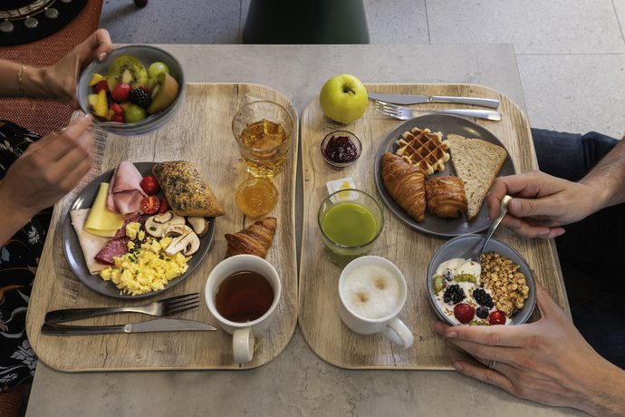 Imagen del bar/restaurante del Hotel ibis London Sutton Point. Foto 10