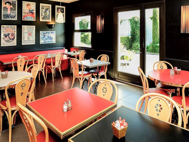 Imagen del bar/restaurante del Hotel ibis Lyon Est Beynost A42. Foto 12