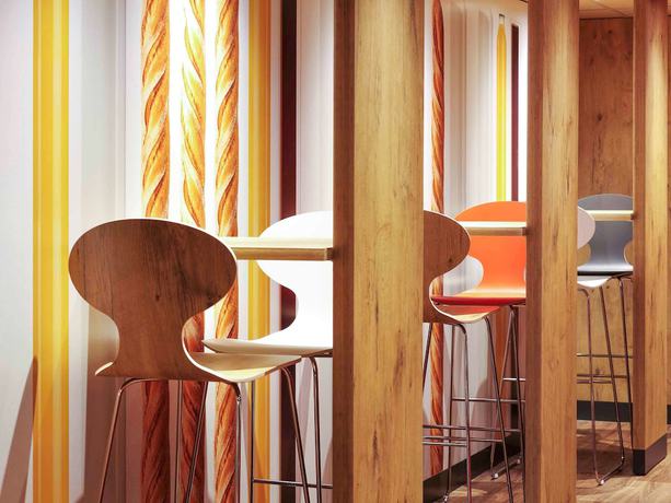 Imagen del bar/restaurante del Hotel ibis Montpellier Centre Comédie. Foto 4