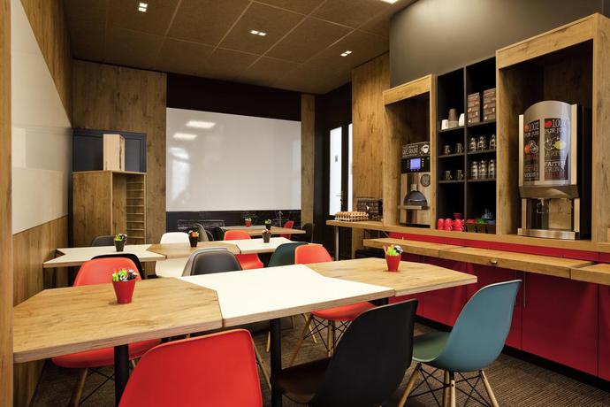 Imagen del bar/restaurante del Hotel ibis Paris Gare de L' Est 10ème. Foto 2