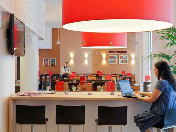 Imagen del bar/restaurante del Hotel ibis Paris La Villette Cité des Sciences 19ème. Foto 7