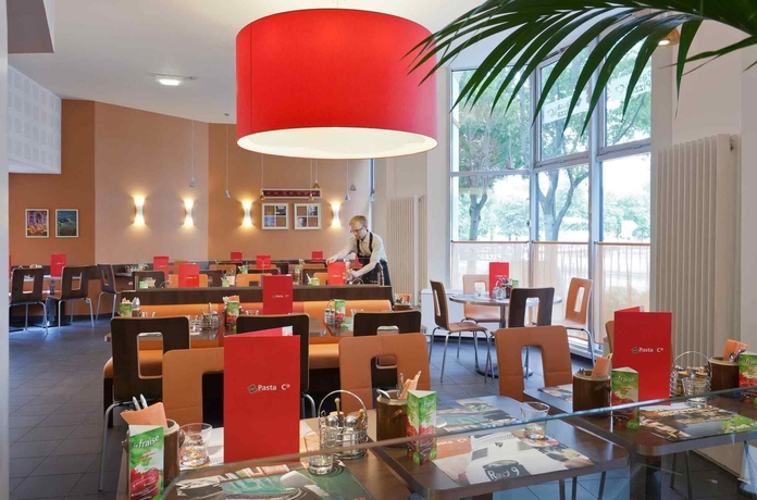 Imagen del bar/restaurante del Hotel ibis Paris La Villette Cité des Sciences 19ème. Foto 8