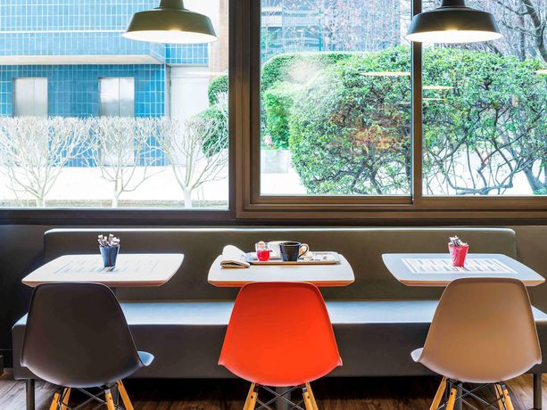 Imagen del bar/restaurante del Hotel ibis Paris Pont De Suresnes. Foto 7