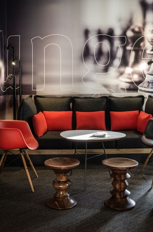 Imagen de los interiores del Hotel ibis Paris la Defense Courbevoie. Foto 12