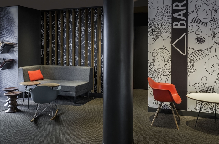 Imagen de los interiores del Hotel ibis Paris la Defense Courbevoie. Foto 16