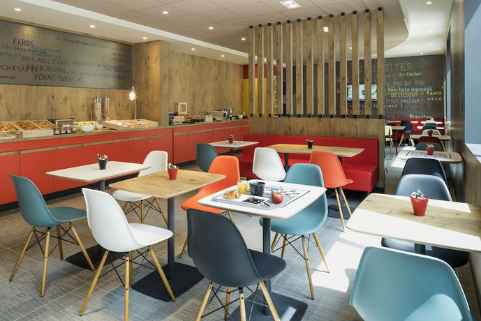 Imagen del bar/restaurante del Hotel ibis Saint Germain en Laye Centre. Foto 3