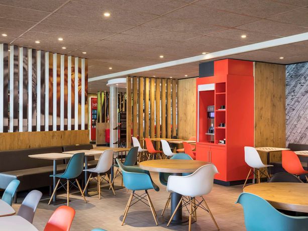 Imagen del bar/restaurante del Hotel ibis Saint Quentin En Yvelines Velodrome. Foto 7