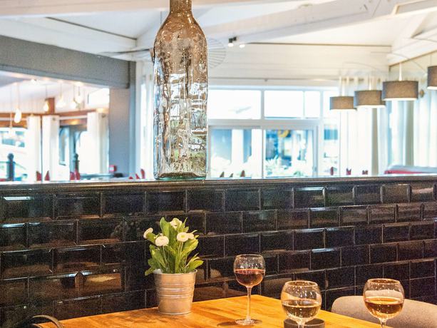 Imagen del bar/restaurante del Hotel ibis Saint-Étienne - La Terrasse. Foto 4