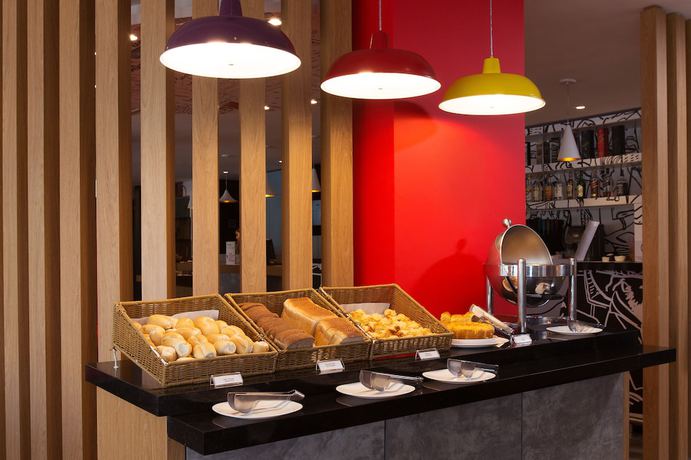 Imagen del bar/restaurante del Hotel ibis Sao Jose dos Campos Colinas. Foto 7