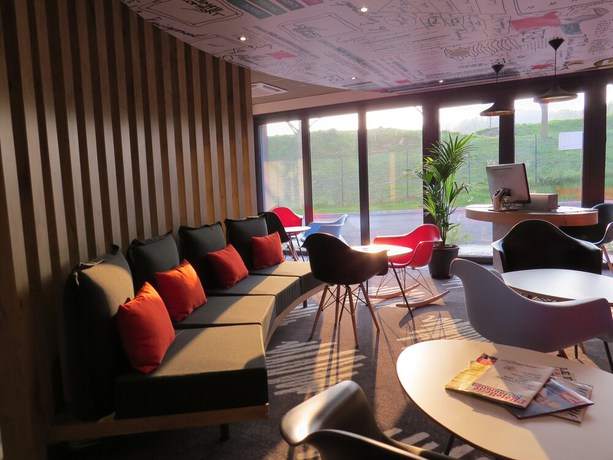 Imagen de los interiores del Hotel ibis Soissons. Foto 8