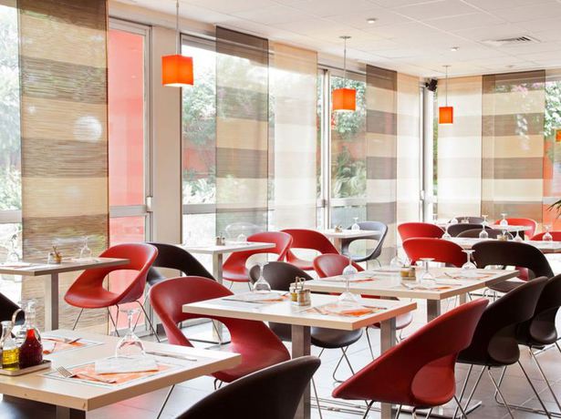 Imagen del bar/restaurante del Hotel ibis Styles Abidjan Marcory. Foto 9