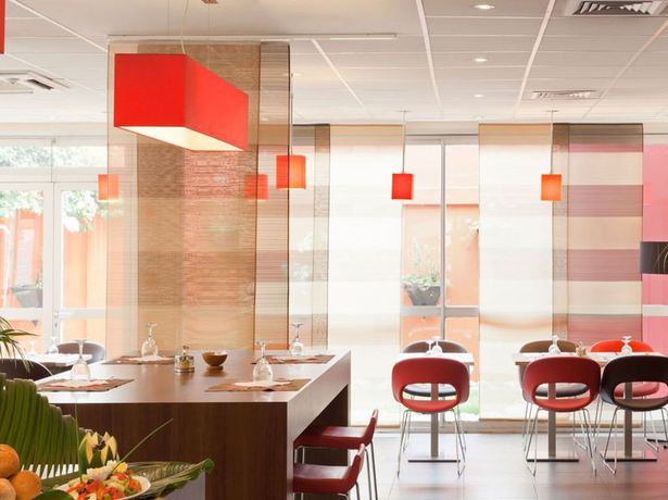 Imagen del bar/restaurante del Hotel ibis Styles Abidjan Marcory. Foto 10