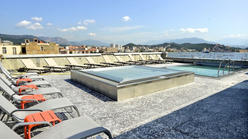 Imagen de la piscina del Hotel ibis Styles Ajaccio Napoleon. Foto 20