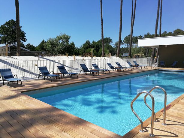 Imagen de la piscina del Hotel ibis Styles Arcachon Gujan Mestras. Foto 20