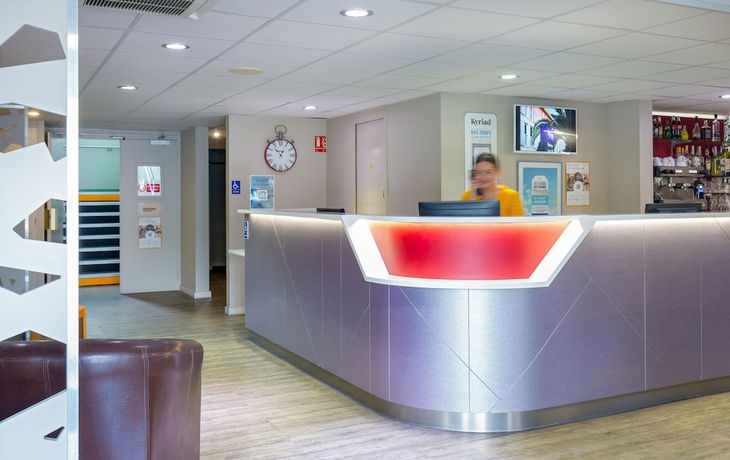 Imagen de los interiores del Hotel ibis Styles Aubagne Gemenos. Foto 17