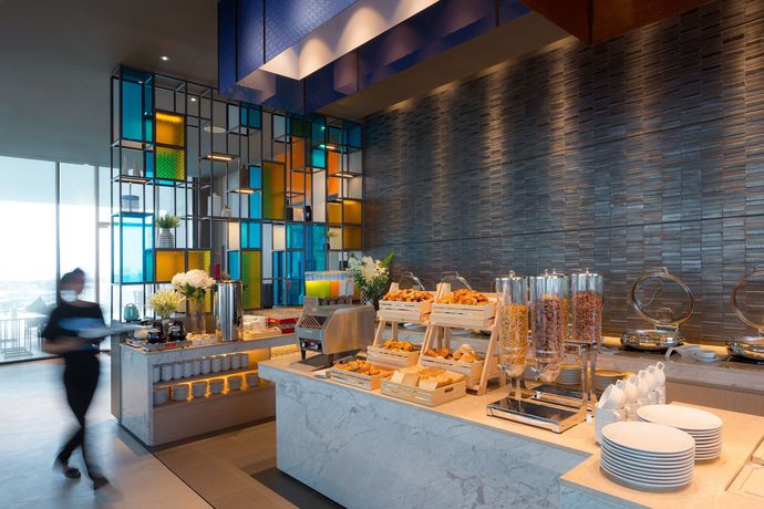 Imagen del bar/restaurante del Hotel ibis Styles Bangkok Sukhumvit Phra Khanong. Foto 2