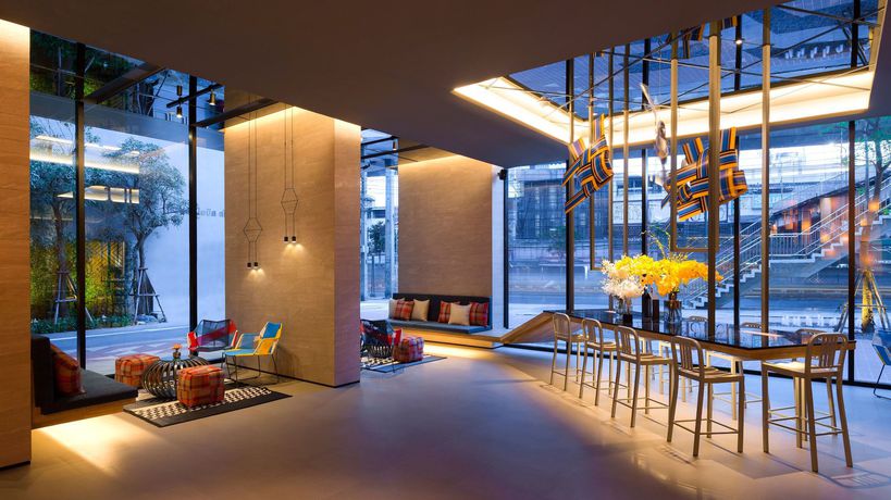 Imagen de los interiores del Hotel ibis Styles Bangkok Sukhumvit Phra Khanong. Foto 14