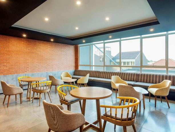 Imagen del bar/restaurante del Hotel ibis Styles Bekasi Jatibening. Foto 10