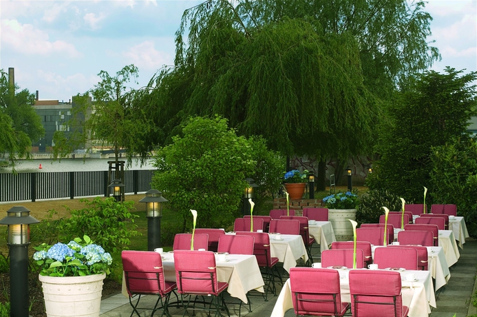 Imagen del bar/restaurante del Hotel ibis Styles Berlin Treptow. Foto 2