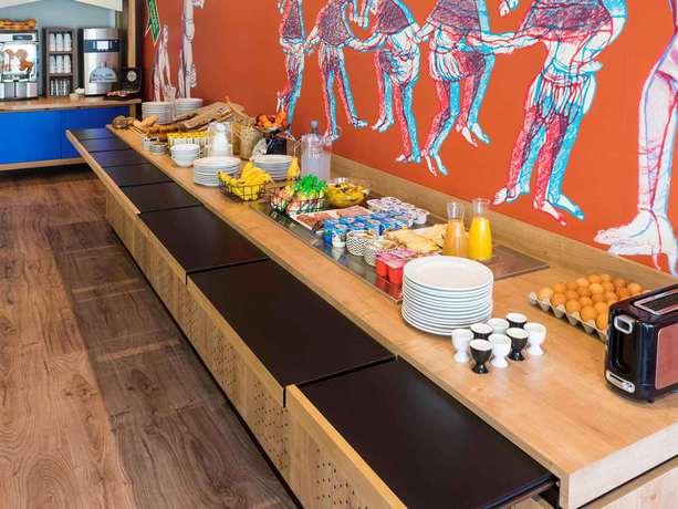 Imagen del bar/restaurante del Hotel ibis Styles Carcassonne La Cité. Foto 8