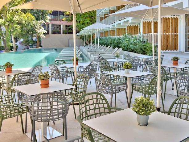 Imagen del bar/restaurante del Hotel ibis Styles Golden Sands Roomer. Foto 8