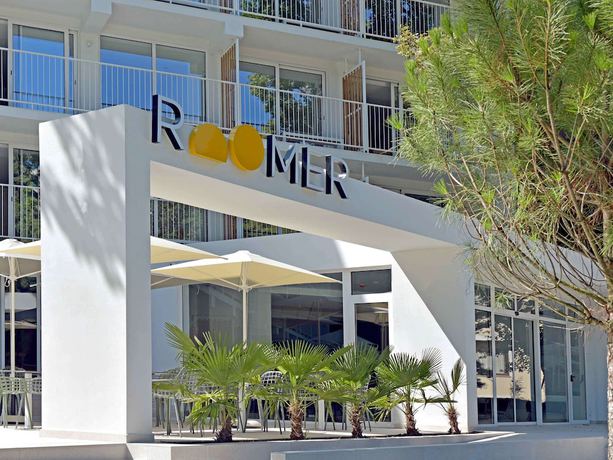 Imagen del bar/restaurante del Hotel ibis Styles Golden Sands Roomer. Foto 9