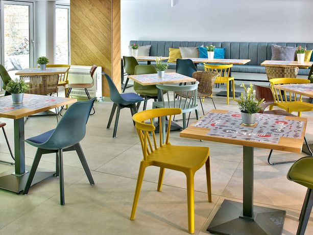 Imagen del bar/restaurante del Hotel ibis Styles Golden Sands Roomer. Foto 10