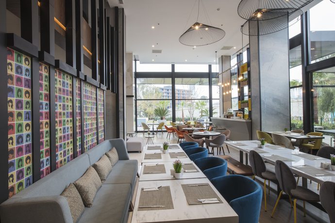 Imagen del bar/restaurante del Hotel ibis Styles Izmir Bornova. Foto 8