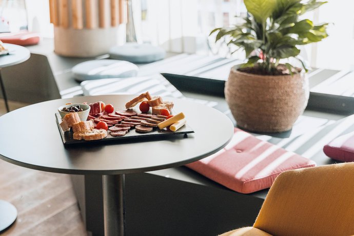 Imagen del bar/restaurante del Hotel ibis Styles La Rochelle Centre Gare. Foto 5