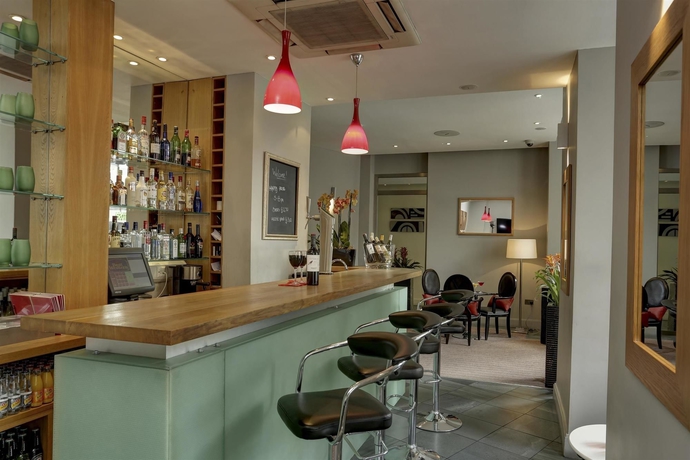 Imagen del bar/restaurante del Hotel ibis Styles London Gloucester Road. Foto 13