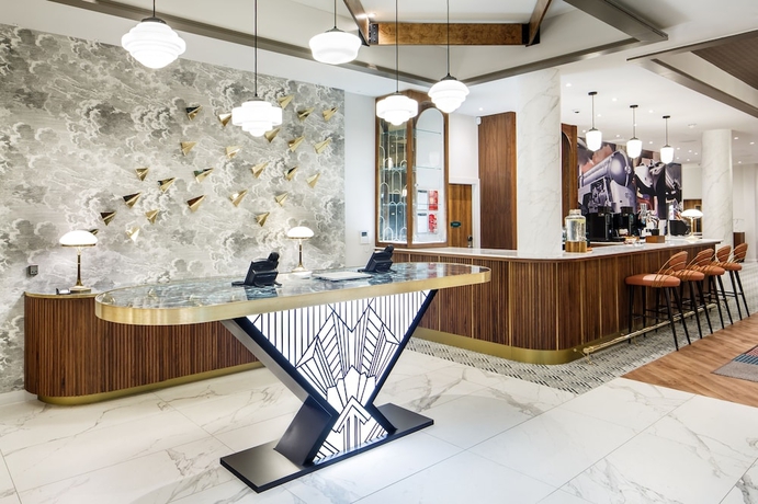 Imagen de los interiores del Hotel ibis Styles London Heathrow East. Foto 19