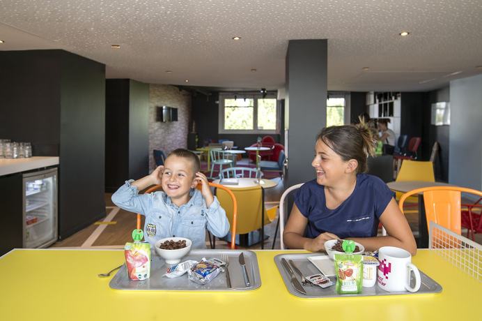 Imagen del bar/restaurante del Hotel ibis Styles Lyon Bron Eurexpo. Foto 5