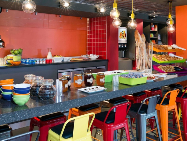 Imagen del bar/restaurante del Hotel ibis Styles Lyon Confluence. Foto 9