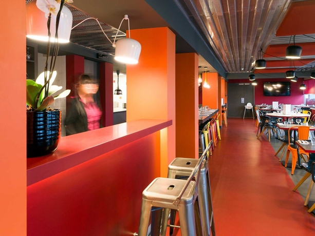 Imagen del bar/restaurante del Hotel ibis Styles Lyon Confluence. Foto 10